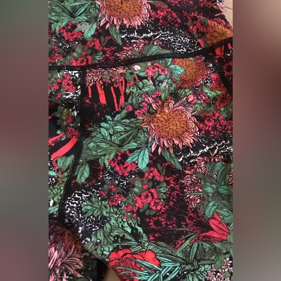 Lululemon Wunder Under Hi-Rise Tight Mesh Zen Garden Multi 28” size 8 - Picture 9 of 10